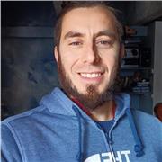 Dicto clases de español y musica a extranjeros. Soy profesor titulado